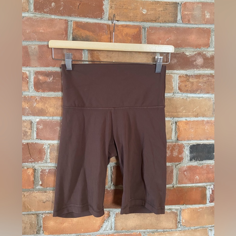 ARITZIA TNA ACTION buttery soft biker shorts 9” chocolate brown size small